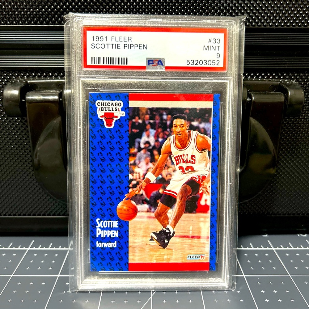 1991-92 FLEER BASKETBALL SCOTTIE PIPPEN #33 PSA 9 MINT - CHICAGO BULLS HOF CARD